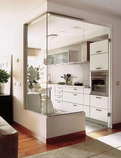Cozinhas modernas com fechamento em vidro